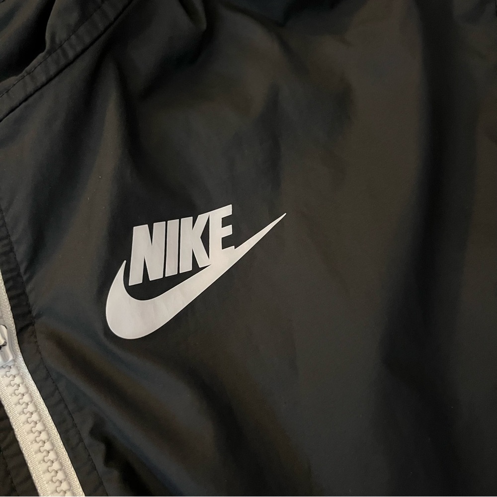 Nike Women's XS Black and White Windbreaker Jacket - Picture 4 of 8